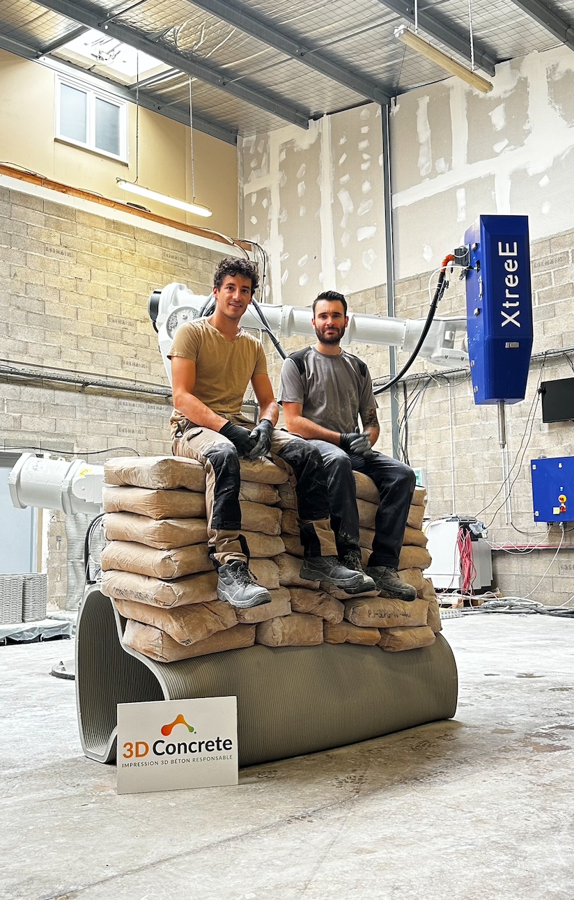 <img src="https://3dconcrete.fr/en/actualites/charge-tests-the-unshakable-strength-of-our-elements/loadtest.jpg" alt="Dynamic load test validated for our concrete 3D printed benches">