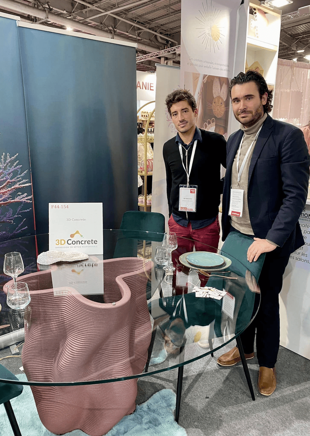 <img src="https://3dconcrete.fr/actualités/3d-concrete-impressionne-au-salon-du-made-in-france-a-paris/mueblesdeinterior.jpg" alt="Nueva gama de muebles de interior en concreto impreso en 3D por 3D Concrete presentada en la feria MIF">