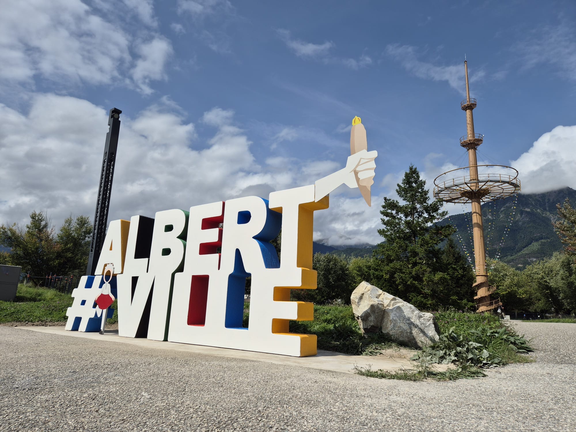 <img src="htts://3dconcrete.fr/actualités/https://3dconcrete.fr/lettrage-urbain-xxl-en-impression-3d-beton/lettresgeantes3D.jpg" alt="Lettres géantes 3D, identité et attractivité des villes, 3D Concrete, Perpignan, Pyrénées-Orientales, Occitanie">