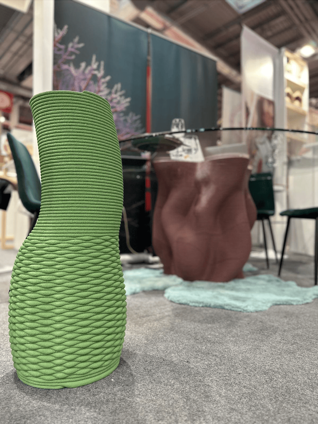 <img src="https://3dconcrete.fr/actualités/3d-concrete-impressionne-au-salon-du-made-in-france-a-paris/mueblesdeinterior.jpg" alt="Nueva gama de muebles de interior en concreto impreso en 3D por 3D Concrete presentada en la feria MIF">