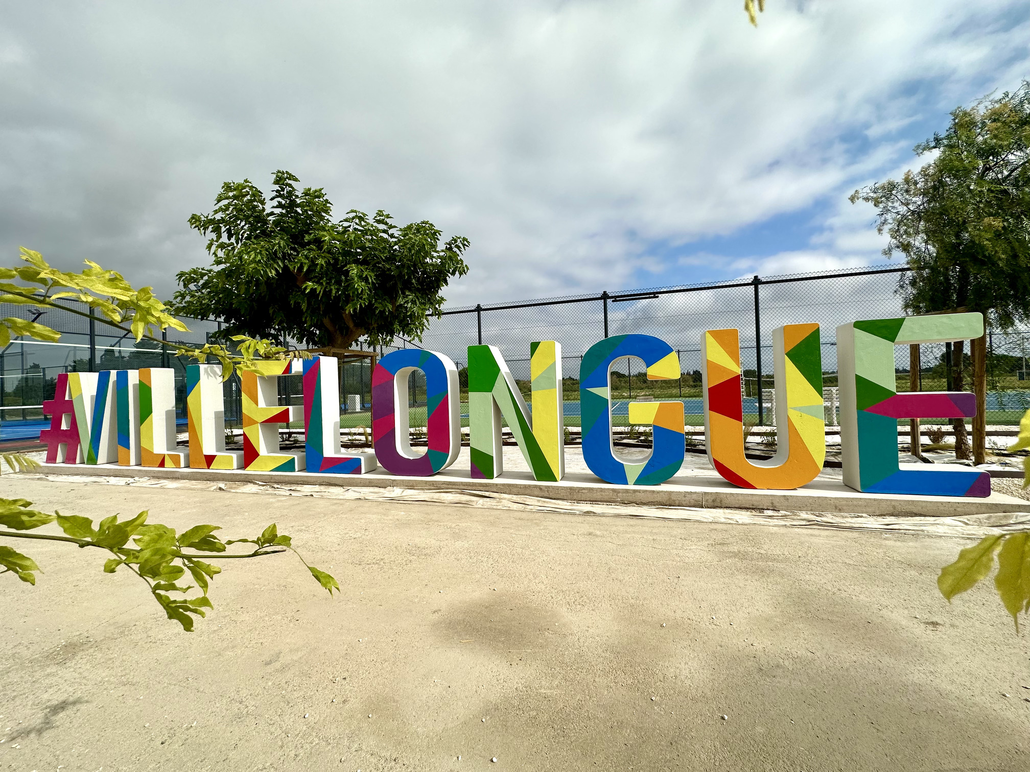 <img src="htts://3dconcrete.fr/actualités/https://3dconcrete.fr/lettrage-urbain-xxl-en-impression-3d-beton/lettresgeantes3D.jpg" alt="Lettres géantes 3D, identité et attractivité des villes, 3D Concrete, Perpignan, Pyrénées-Orientales, Occitanie">