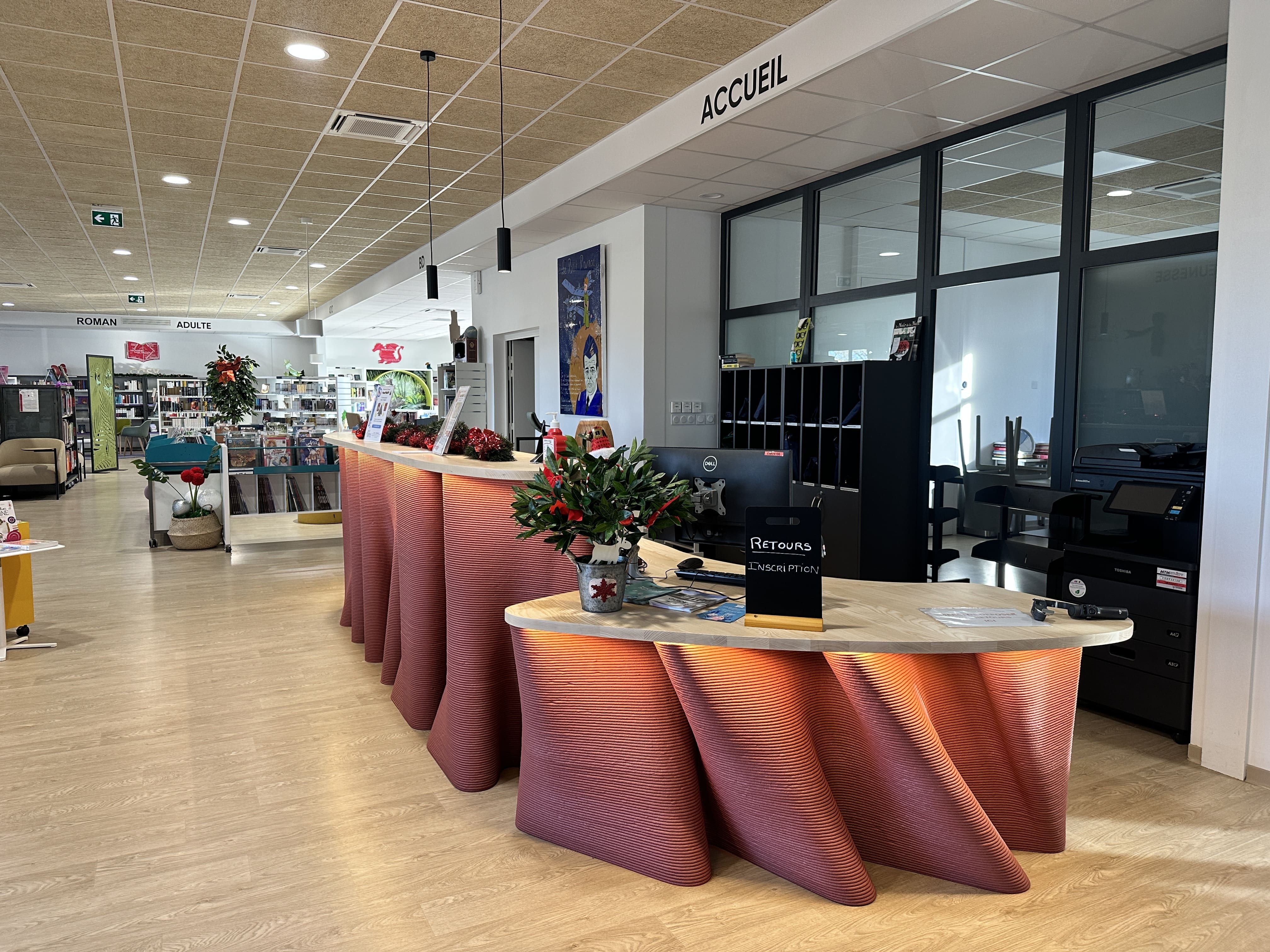 <img src="https://3dconcrete.fr/actualités/https://3dconcrete.fr/une-banque-d-accueil-sur-mesure-a-saleilles/3Dprintedconcretereceptiondesk.jpg" alt="3D printed concrete reception desk, Saleilles, 3D Concrete, Perpignan, Pyrénées-Orientales, Occitanie">