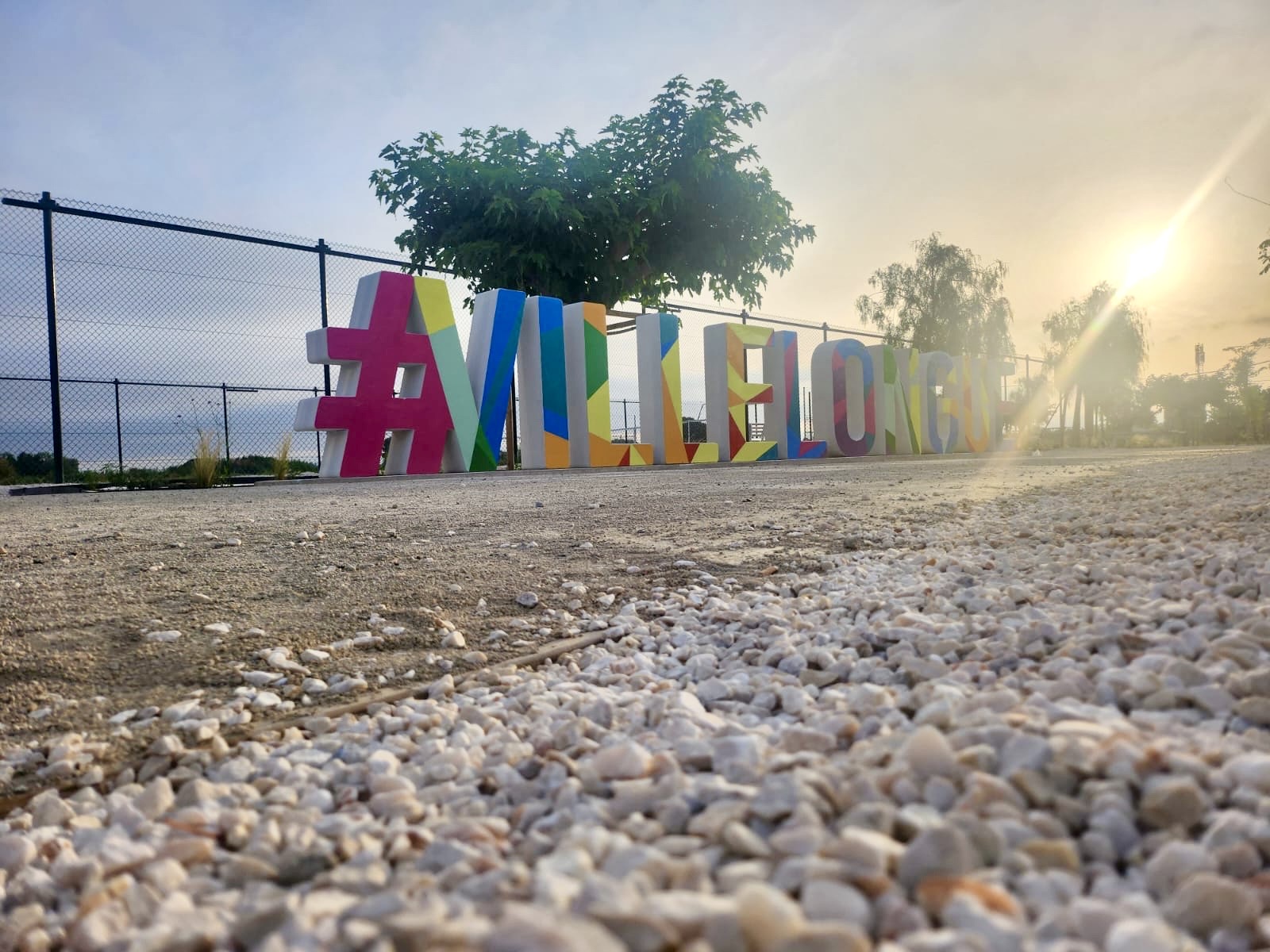 <img src="https://3dconcrete.fr/actualites/innovation-urbaine-lettrage-de-villelongue-en-impression-3d-beton/lettrageurbain.jpg" alt="Colored concrete 3D lettering in Villelongue de la Salanque, showcasing innovation and creativity in urban development.">