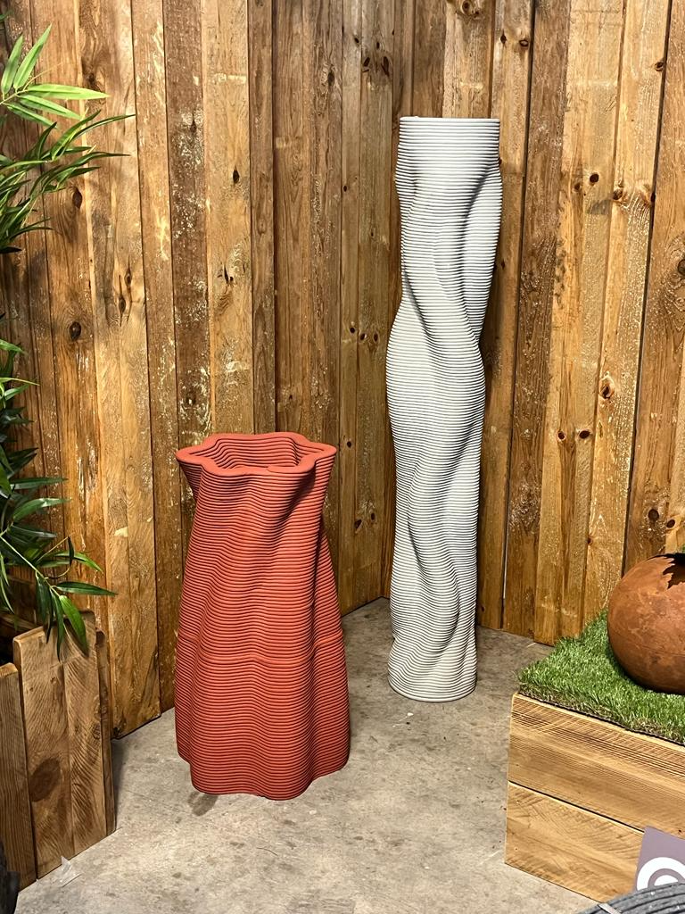 <img src="https://3dconcrete.fr/en/actualites/3d-concrete-printing-at-the-ciffreo-bona-trade-fair/exhibitionciffreobona.jpg" alt="Concrete 3D printing reinvents urban furniture, demonstrated by success at the Ciffreo Bona Fair with Chamorin">